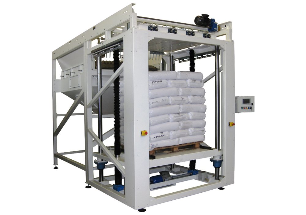 Maintech depalletiser die zakken granulaat automatisch vanaf de pallet aanvoert naar het transportsysteem